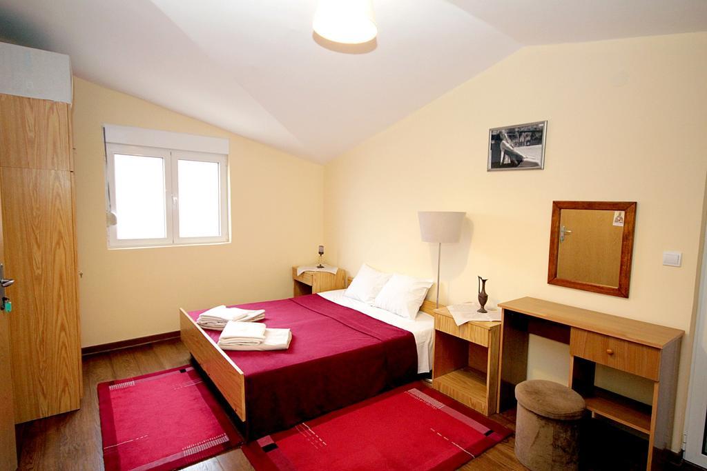 Apartmani Neda Bane Petrovac Oda fotoğraf