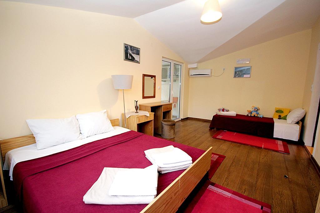 Apartmani Neda Bane Petrovac Oda fotoğraf