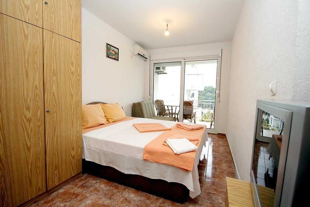 Apartmani Neda Bane Petrovac Oda fotoğraf